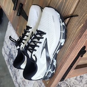 Women's Brooks Ghost running shoes